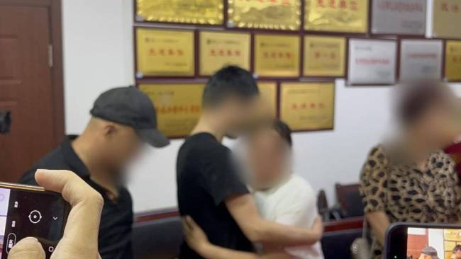 大学毕业被成绩困扰 男子流浪十年与家人团聚