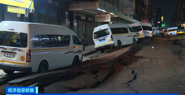 突发！这里市中心发生爆炸！20多辆汽车被掀翻！