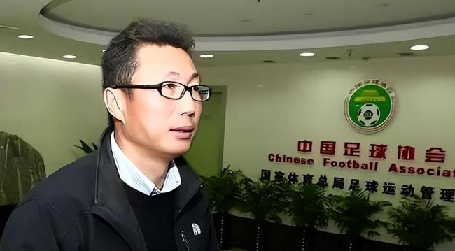 裁判王迪吹罚引热议 比赛中津门虎两次点球遭VAR改判