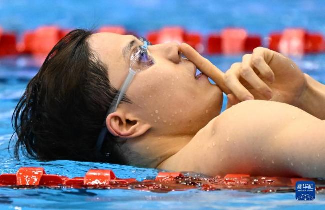 再次打破亚洲纪录，覃海洋100米蛙泳夺冠