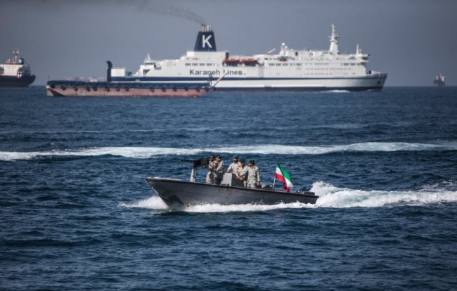 针对伊朗 美国欲派兵随船护送霍尔木兹海峡油轮
