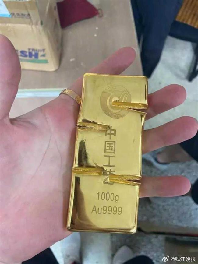 男子把买房送的1000克黄金卖了45万 专家：非必要用钱别卖黄金