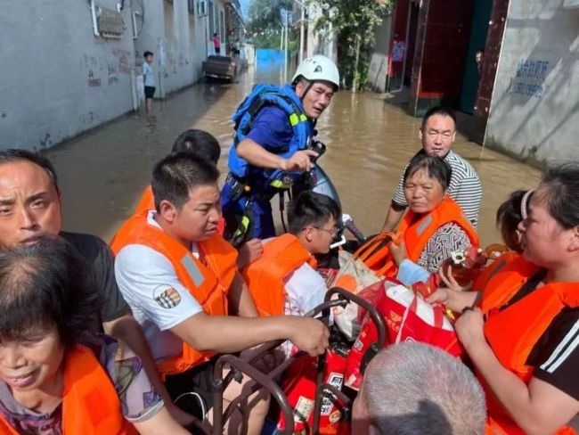 浙江救助队赴涿州重灾区 蓝天、贵兴、公羊、海豹等多支救助步队千里驰援