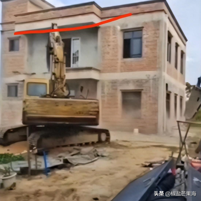 村民在自家地花百万建房遭强拆！法院判决：镇政府强拆违法需赔偿损失