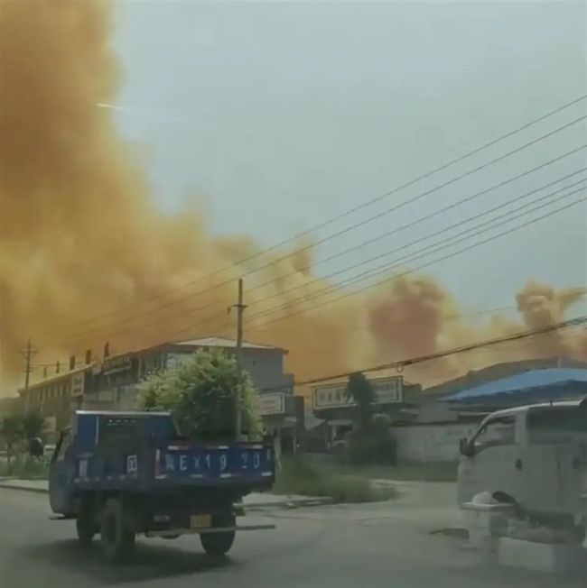 河北当地回应现黄色烟雾：一公司库房内酸性物质泄漏