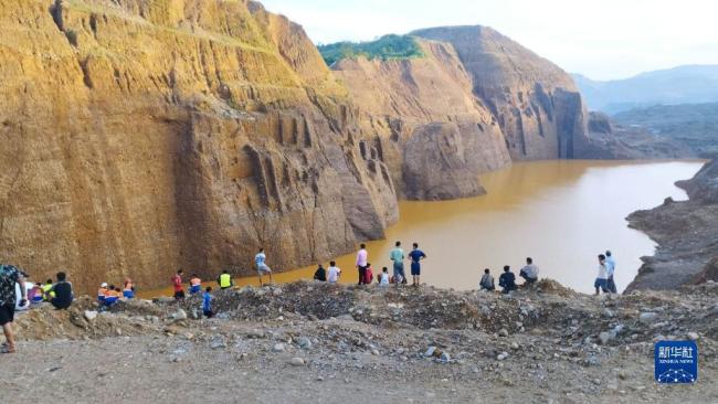 缅甸北部玉石矿区坍塌已致19人死亡