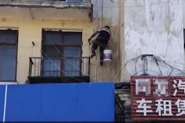 哈尔滨一危楼被粉刷外墙 社区：为了维护市容