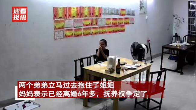 拒绝父亲递来的蛋糕，父亲将重物砸向女儿