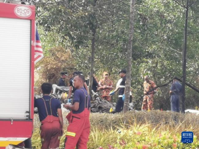 马来西亚一架小型飞机坠毁致10人死亡