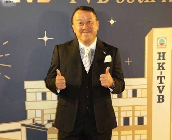 曾宝仪证实曾志伟住院：手术顺利，装上了一个支架