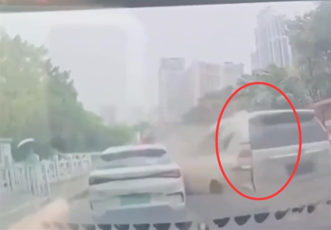 云南蒙自警方通报越野车撞车致七人受伤逃逸事件：嫌疑人已被刑拘！