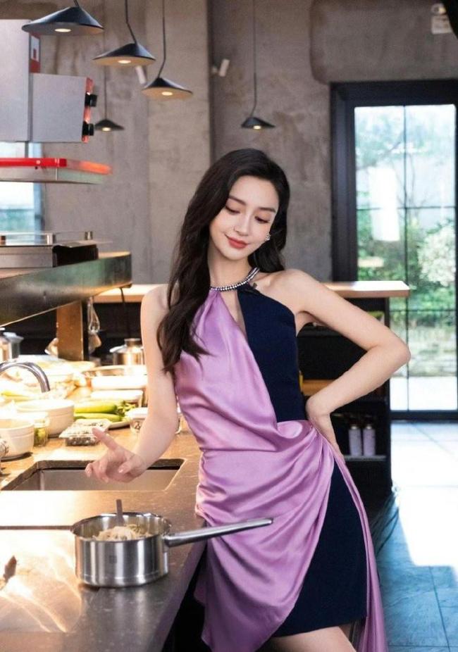杨颖造型引粉丝热议:质量好差,明显的敷衍了事
