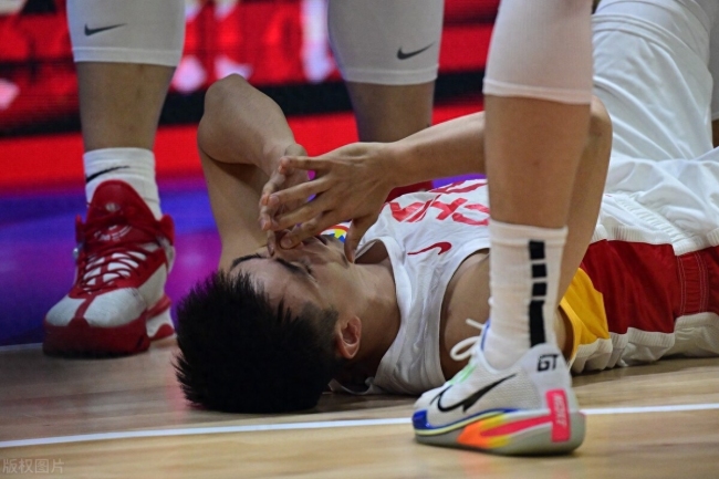 中国男篮惨败爆发内讧！赵睿赵继伟互喷真因曝光，李凯尔说出实话