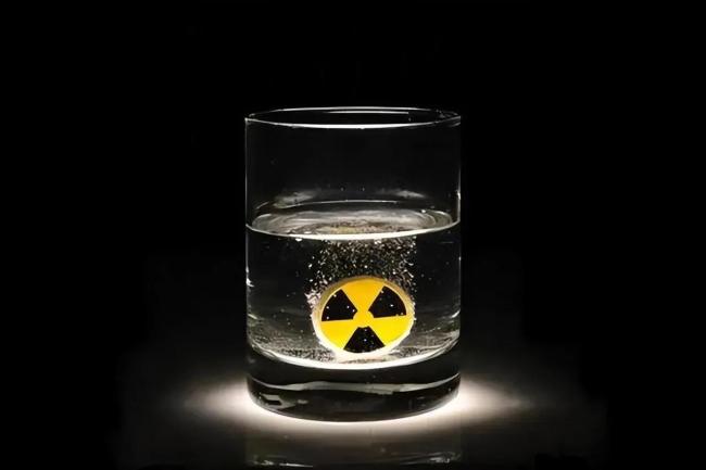 嚣张至极！日本政客放肆言论引争议：中国游客入境需先喝核废水