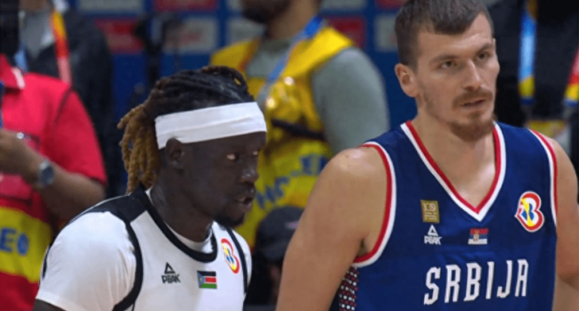 男篮世界杯比赛中 塞尔维亚一球员遭肘击后摘除肾脏