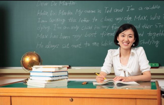 中小学教师延迟退休是一场教育灾难，为何到龄教师仍争相申请延迟，收入是个绕不开的问题