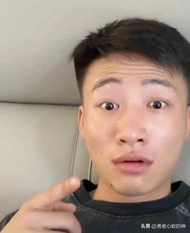 网红王天缘被指控砸车 而青岛kk的回应也成为了话题