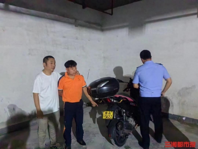 男子骑摩托挑衅交警，获行政拘留8天，扣押车辆