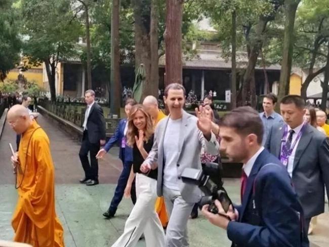 叙利亚总统夫人被摸脸 亲和力十足，也被网友称赞最接地气的总统夫妇