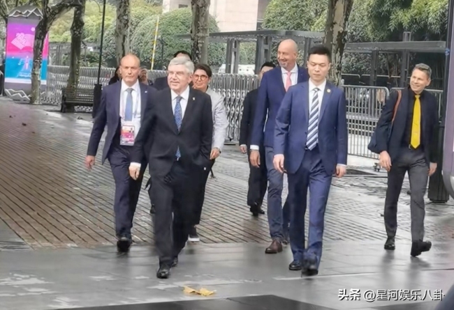国际奥委会主席送中国宝宝奥运徽章