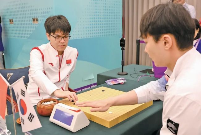 柯洁三连胜提前小组出线 中国围棋队剑指金牌