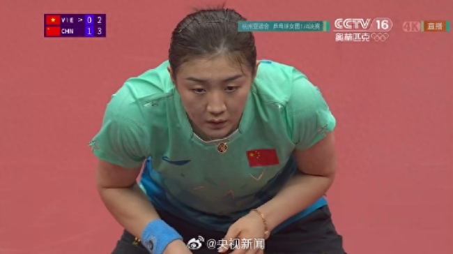 越南女队化身国乒小迷妹 赛后排队找孙颖莎签名