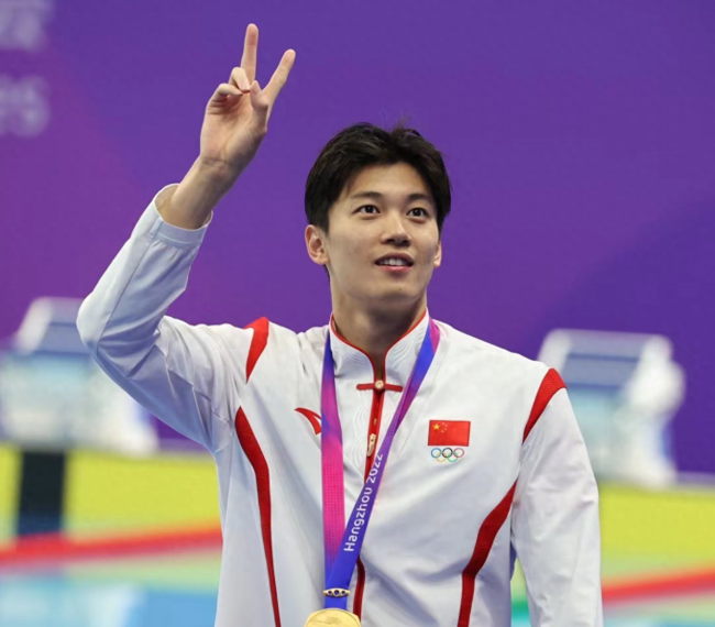 韩国网友热议汪顺，脸蛋身材风靡韩网，粉丝直呼太帅被迷住