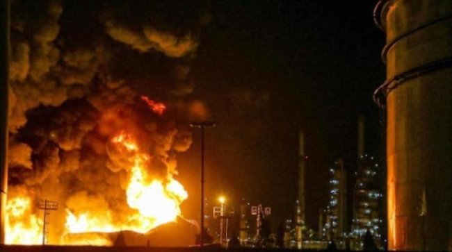 伊朗一炼油厂发生爆炸，据传与天然气泄漏有关