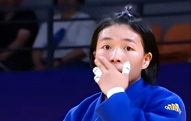韩国网球选手怒砸球拍惹怒韩国网友！韩国网友：去军队学一下做人