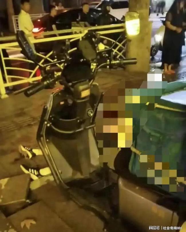 警方回应两外卖员被捅伤：犯罪嫌疑人已被抓获 两受害者暂无生命危险