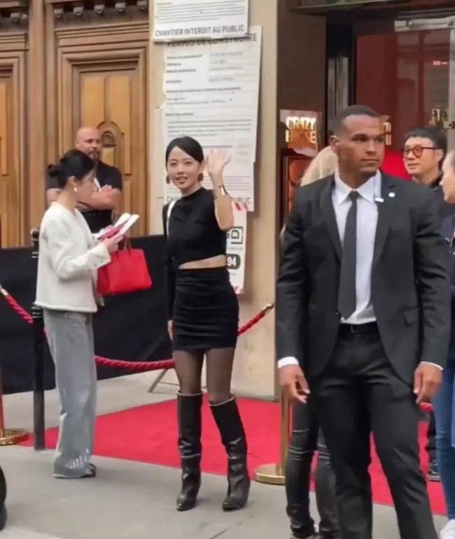 张嘉倪杨颖为大尺度表演站台 遭网友抵制！