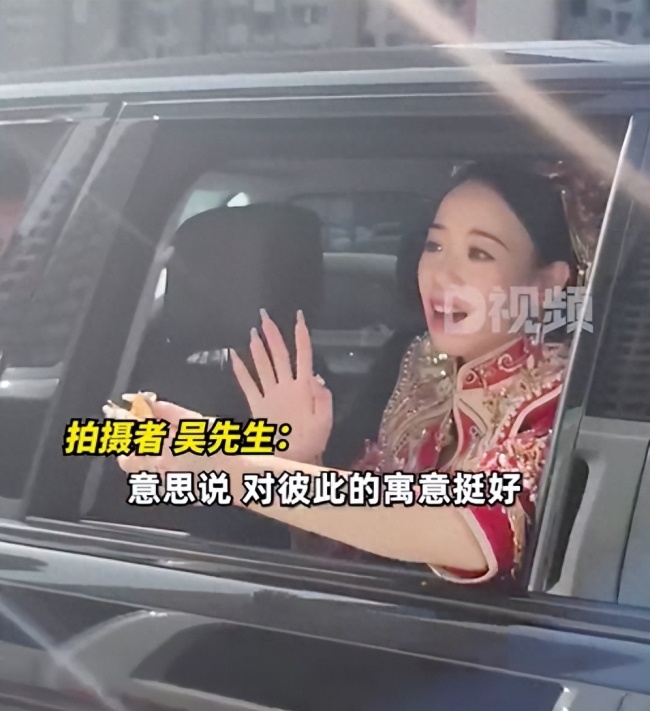 婚车偶遇两新娘探出车窗互送喜糖 拍摄者：彼此不相识，都在一个小区
