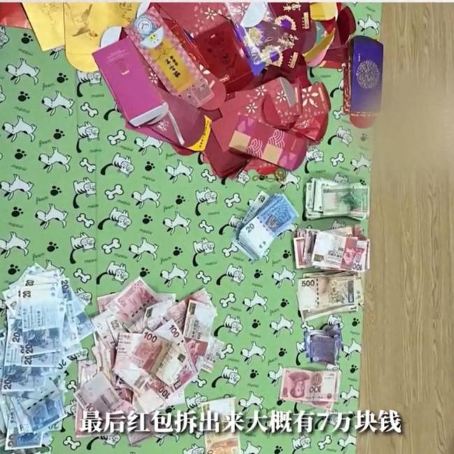 妈妈替女儿保管红包29年存7万：母爱久存，29年的红包终于交还