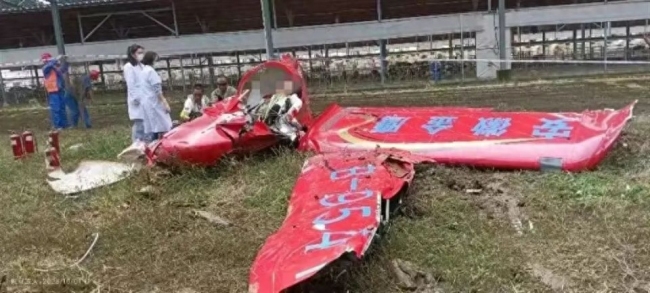 安徽一飞机坠机1死1伤，镇政府：死者疑为教练
