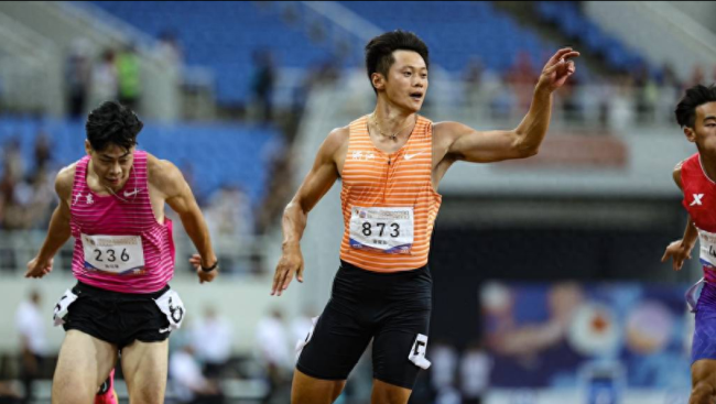 谢震业为男子100米接力夺冠点歌，张杰回应，激励年轻人奋斗