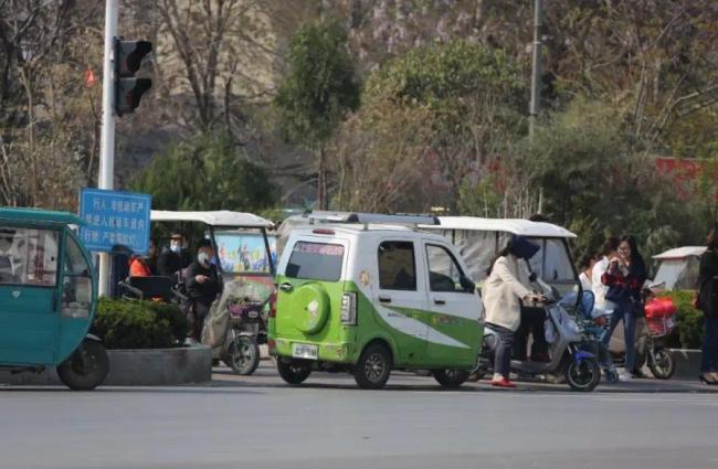 明确了！骑电动车、三轮车上路要摩托车驾照，但有这5类人不必考