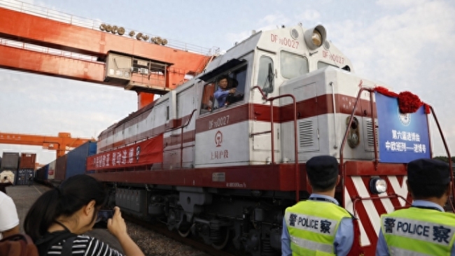 中欧班列进博号抵达上海，进博会参展展品陆续到达