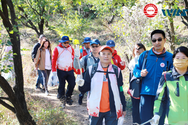 北京台胞志愿者队伍参加 2023长城公益净山活动