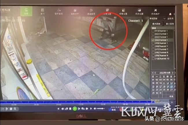 三亚一保安当街连续踢踹暴打男童，警方：是纠纷不是殴打