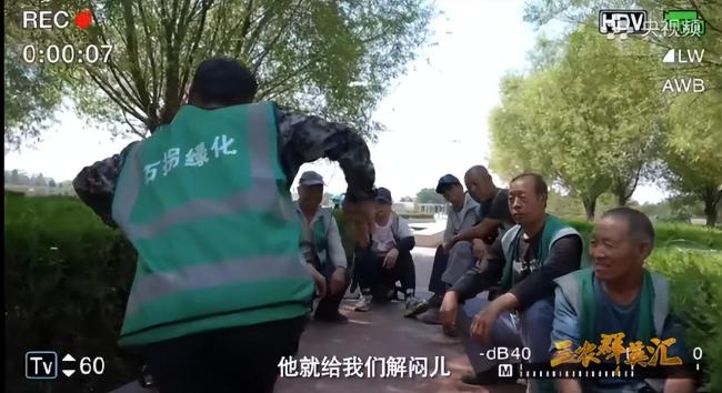 环卫大爷为圆梦零基础学芭蕾，一练就是十年