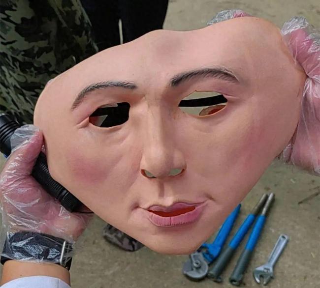 “易容高手”？男子戴人皮面具盗窃被抓 曾有多次犯案前科
