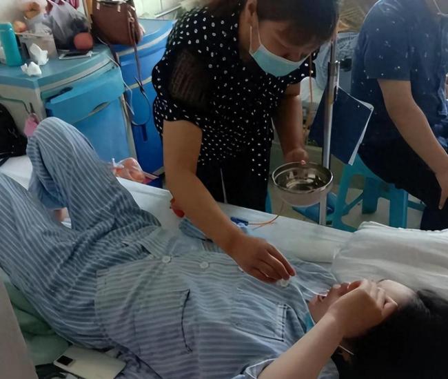 20岁大学生上课时突发脑梗昏迷不醒 送医后取栓获救