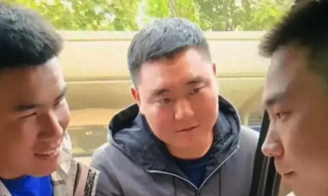 90后消防员为救火中女孩，脑部受损智力回到3岁，网友：他才该众筹200万