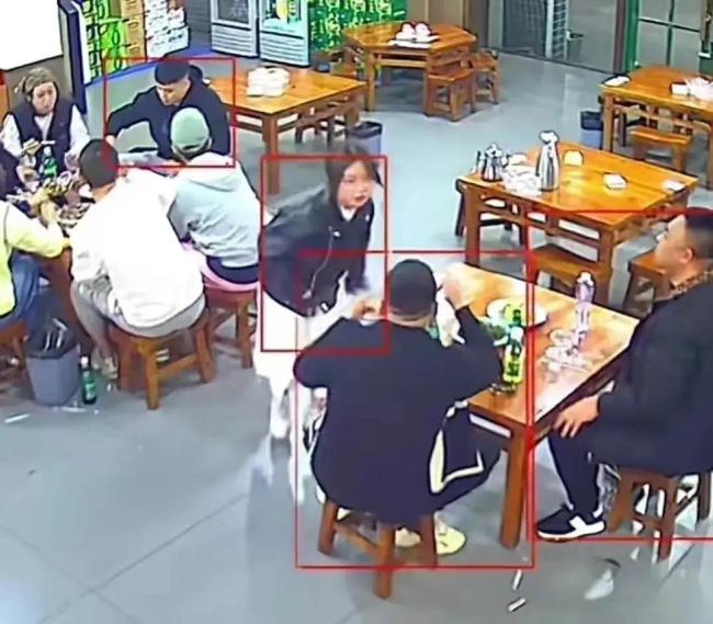 宁波两男子模仿嘲笑听障人士引冲突 