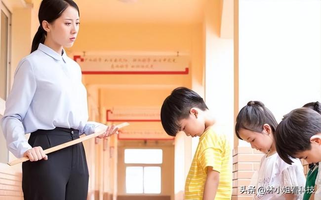 官方回应老师痛打学生 已无大碍，事件正在调查处理