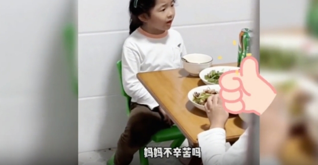 女儿维护妈妈“教育”爸爸