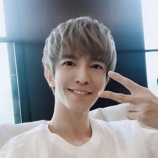 郭敬明发新戏男主原图被骂秒删又发千字长文回应