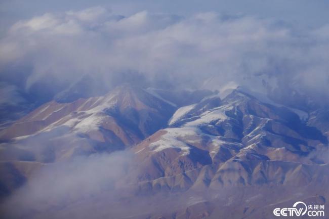甘肅張掖：祁連山脈白雪皚皚 雲霧繚繞