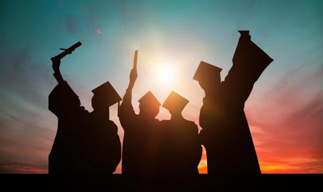 兼职都比这赚得多!985硕士吐槽薪资3400 公司人事:现在硕士一抓一大把