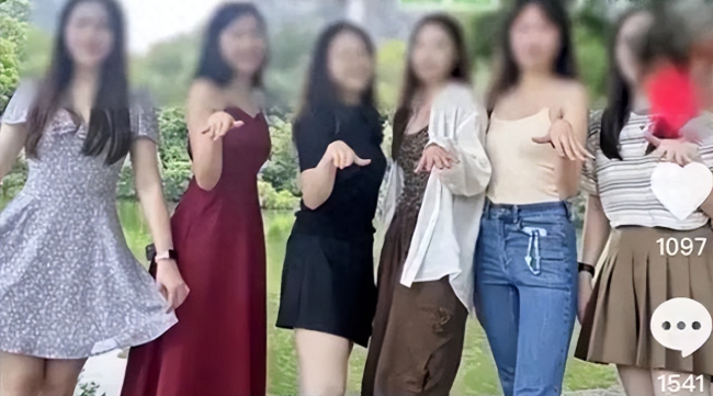女生晒宿舍合影被造谣 评论区言论不堪入目